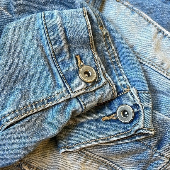 Zara youth size 8 medium blue freyed style jean denim jacket - Picture 8 of 9